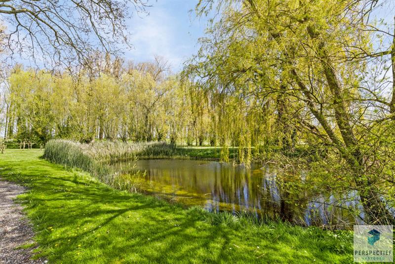 Karaktervolle, op te knappen landhuis aan Schipdonkkanaal in Damme - 47