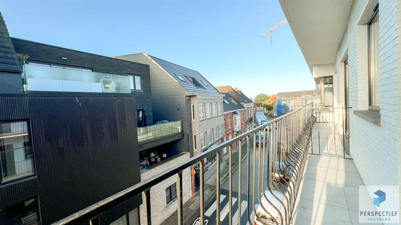 Vernieuwd ruim appartement (114m²) met 2 slaapkamers en terras aan de markt van Oedelem. - 8