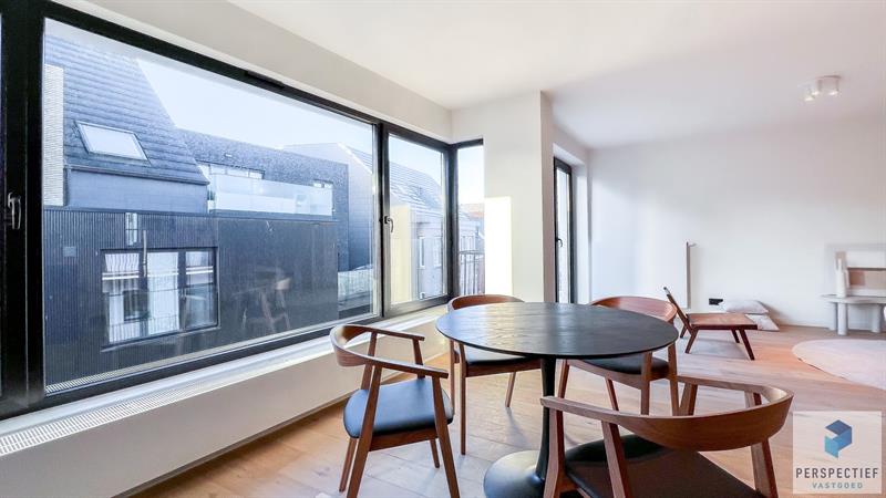 Vernieuwd ruim appartement (114m²) met 2 slaapkamers en terras aan de markt van Oedelem. - 9