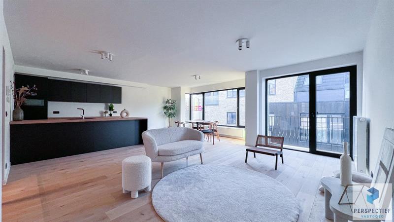 Vernieuwd ruim appartement (114m²) met 2 slaapkamers en terras aan de markt van Oedelem. - 2